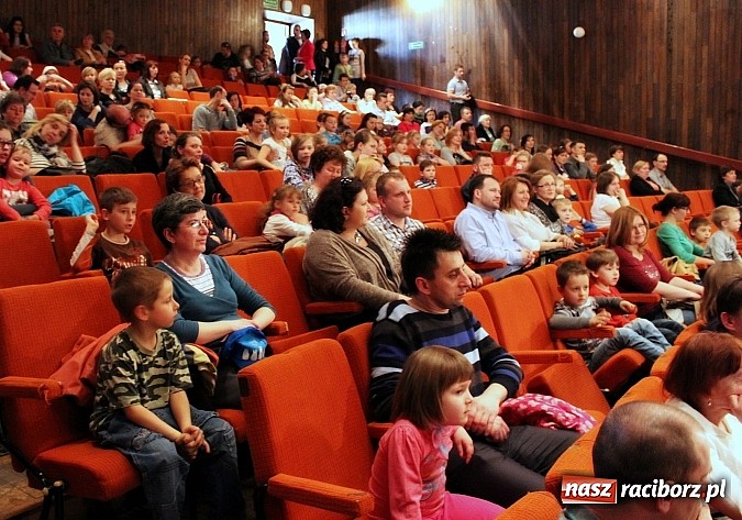 Zdjęcie w galerii na portalu naszraciborz.pl: Dzień otwarty w szkole muzycznej z bajką Kot w butach wiadomości z regionu
