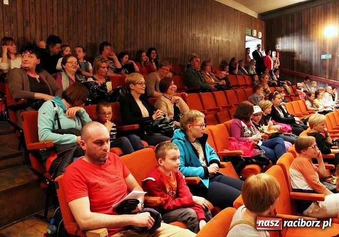 Zdjęcie w galerii na portalu naszraciborz.pl: Dzień otwarty w szkole muzycznej z bajką Kot w butach wiadomości z regionu