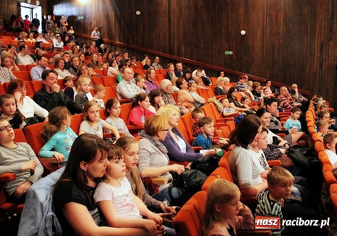Zdjęcie w galerii na portalu naszraciborz.pl: Dzień otwarty w szkole muzycznej z bajką Kot w butach wiadomości z regionu