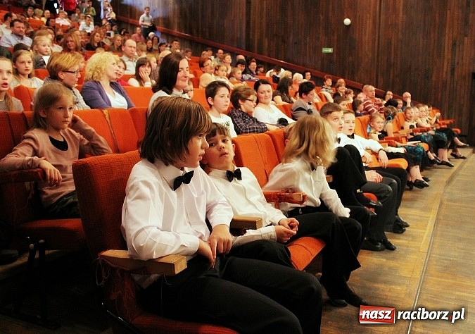 Zdjęcie w galerii na portalu naszraciborz.pl: Dzień otwarty w szkole muzycznej z bajką Kot w butach wiadomości z regionu