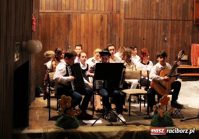 Zdjęcie w galerii na portalu naszraciborz.pl: Dzień otwarty w szkole muzycznej z bajką Kot w butach wiadomości z regionu