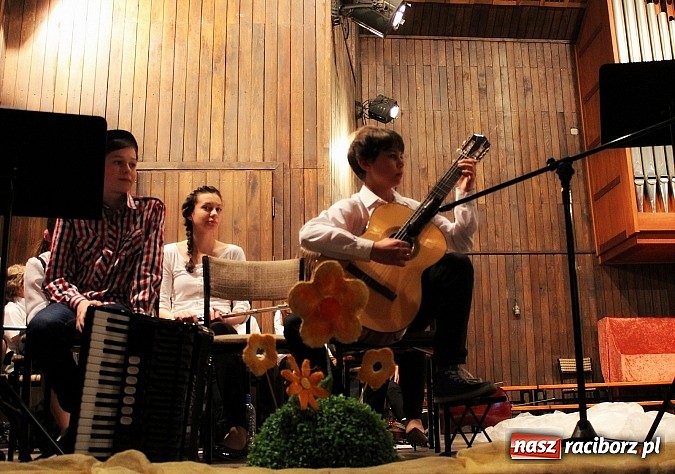 Zdjęcie w galerii na portalu naszraciborz.pl: Dzień otwarty w szkole muzycznej z bajką Kot w butach wiadomości z regionu