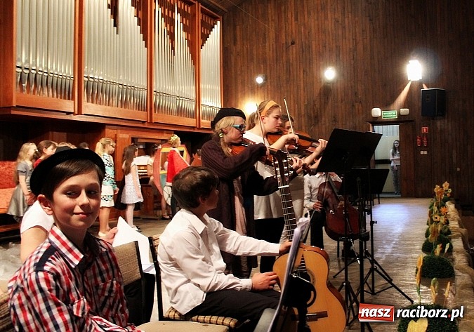 Zdjęcie w galerii na portalu naszraciborz.pl: Dzień otwarty w szkole muzycznej z bajką Kot w butach wiadomości z regionu
