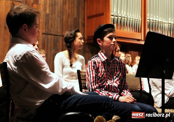 Zdjęcie w galerii na portalu naszraciborz.pl: Dzień otwarty w szkole muzycznej z bajką Kot w butach wiadomości z regionu