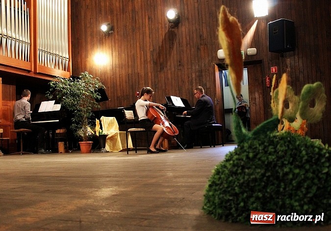 Zdjęcie w galerii na portalu naszraciborz.pl: Dzień otwarty w szkole muzycznej z bajką Kot w butach wiadomości z regionu