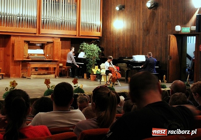Zdjęcie w galerii na portalu naszraciborz.pl: Dzień otwarty w szkole muzycznej z bajką Kot w butach wiadomości z regionu
