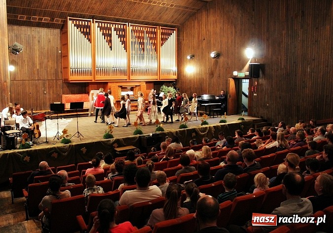 Zdjęcie w galerii na portalu naszraciborz.pl: Dzień otwarty w szkole muzycznej z bajką Kot w butach wiadomości z regionu