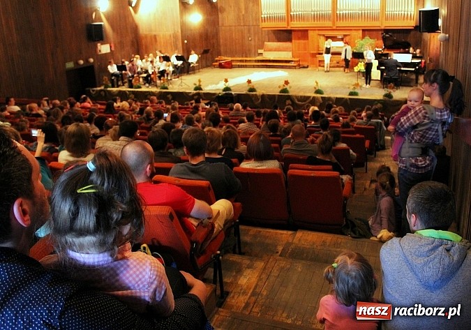 Zdjęcie w galerii na portalu naszraciborz.pl: Dzień otwarty w szkole muzycznej z bajką Kot w butach wiadomości z regionu