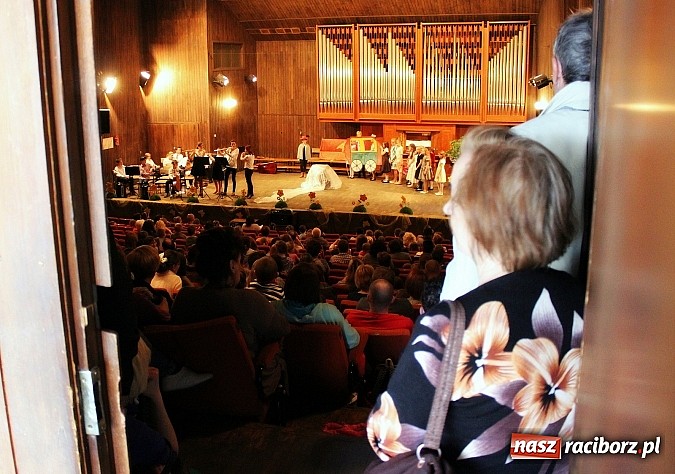 Zdjęcie w galerii na portalu naszraciborz.pl: Dzień otwarty w szkole muzycznej z bajką Kot w butach wiadomości z regionu