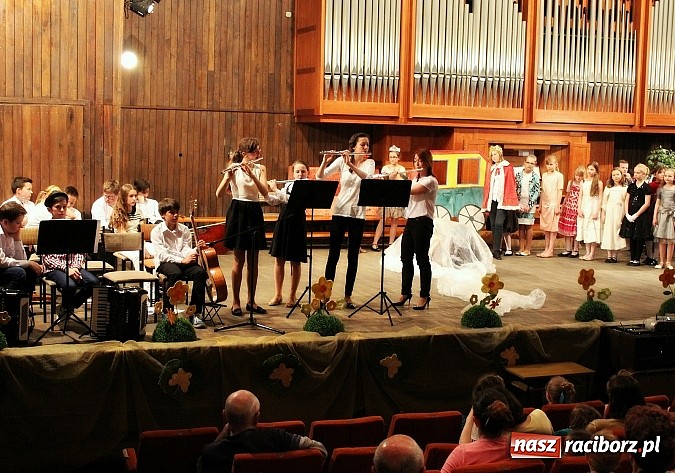 Zdjęcie w galerii na portalu naszraciborz.pl: Dzień otwarty w szkole muzycznej z bajką Kot w butach wiadomości z regionu