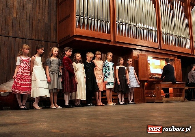 Zdjęcie w galerii na portalu naszraciborz.pl: Dzień otwarty w szkole muzycznej z bajką Kot w butach wiadomości z regionu