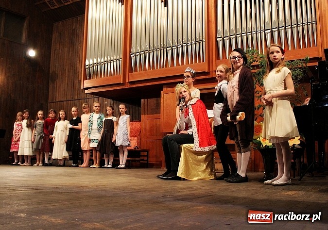 Zdjęcie w galerii na portalu naszraciborz.pl: Dzień otwarty w szkole muzycznej z bajką Kot w butach wiadomości z regionu