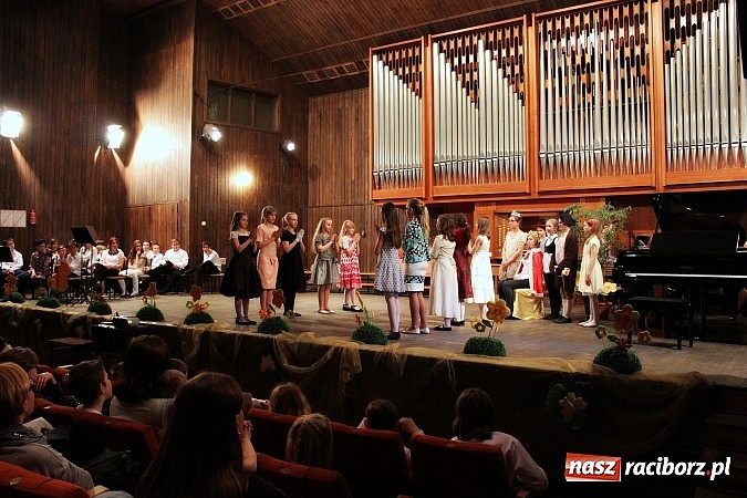 Zdjęcie w galerii na portalu naszraciborz.pl: Dzień otwarty w szkole muzycznej z bajką Kot w butach wiadomości z regionu