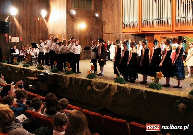Zdjęcie w galerii na portalu naszraciborz.pl: Dzień otwarty w szkole muzycznej z bajką Kot w butach wiadomości z regionu