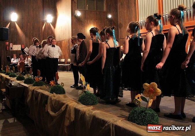 Zdjęcie w galerii na portalu naszraciborz.pl: Dzień otwarty w szkole muzycznej z bajką Kot w butach wiadomości z regionu