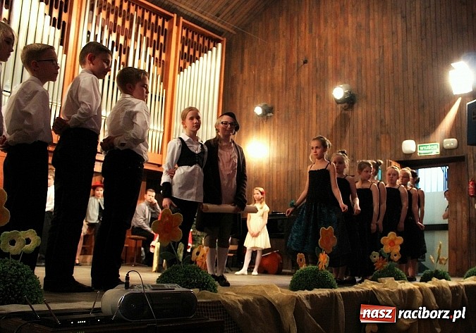 Zdjęcie w galerii na portalu naszraciborz.pl: Dzień otwarty w szkole muzycznej z bajką Kot w butach wiadomości z regionu