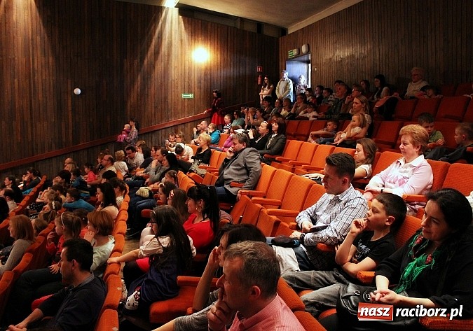 Zdjęcie w galerii na portalu naszraciborz.pl: Dzień otwarty w szkole muzycznej z bajką Kot w butach wiadomości z regionu