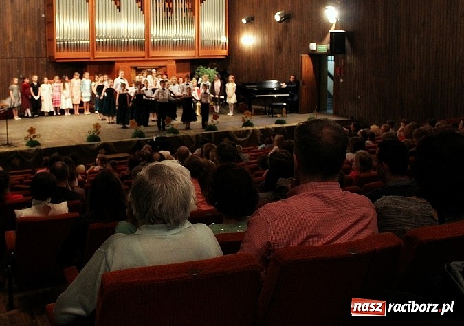 Zdjęcie w galerii na portalu naszraciborz.pl: Dzień otwarty w szkole muzycznej z bajką Kot w butach wiadomości z regionu