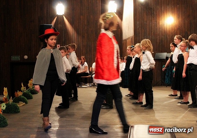 Zdjęcie w galerii na portalu naszraciborz.pl: Dzień otwarty w szkole muzycznej z bajką Kot w butach wiadomości z regionu