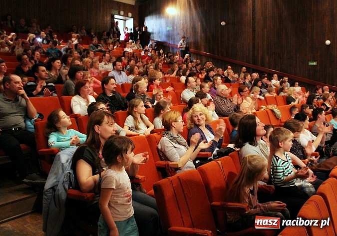 Zdjęcie w galerii na portalu naszraciborz.pl: Dzień otwarty w szkole muzycznej z bajką Kot w butach wiadomości z regionu