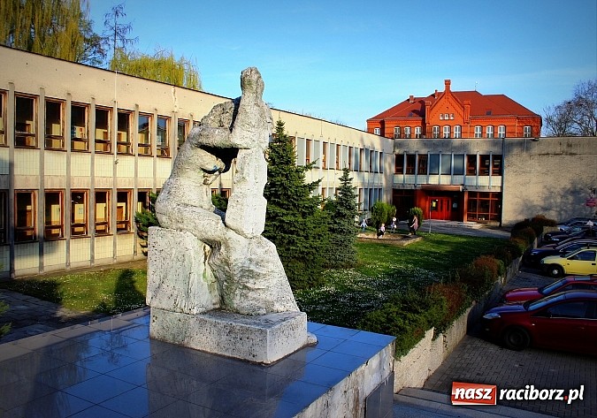 Zdjęcie w galerii na portalu naszraciborz.pl: Dzień otwarty w szkole muzycznej z bajką Kot w butach wiadomości z regionu