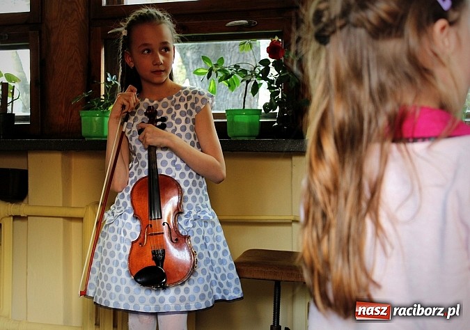Zdjęcie w galerii na portalu naszraciborz.pl: Dzień otwarty w szkole muzycznej z bajką Kot w butach wiadomości z regionu