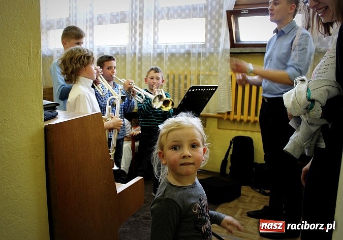 Zdjęcie w galerii na portalu naszraciborz.pl: Dzień otwarty w szkole muzycznej z bajką Kot w butach wiadomości z regionu