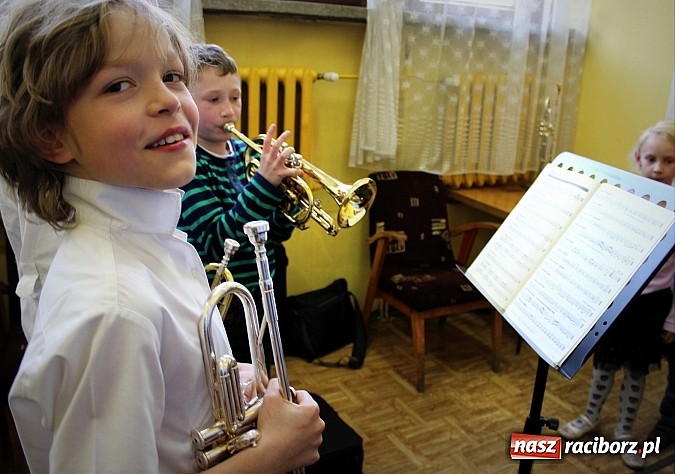 Zdjęcie w galerii na portalu naszraciborz.pl: Dzień otwarty w szkole muzycznej z bajką Kot w butach wiadomości z regionu