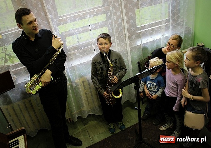 Zdjęcie w galerii na portalu naszraciborz.pl: Dzień otwarty w szkole muzycznej z bajką Kot w butach wiadomości z regionu