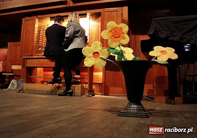 Zdjęcie w galerii na portalu naszraciborz.pl: Dzień otwarty w szkole muzycznej z bajką Kot w butach wiadomości z regionu