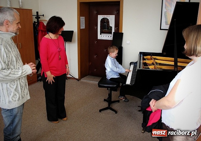 Zdjęcie w galerii na portalu naszraciborz.pl: Dzień otwarty w szkole muzycznej z bajką Kot w butach wiadomości z regionu
