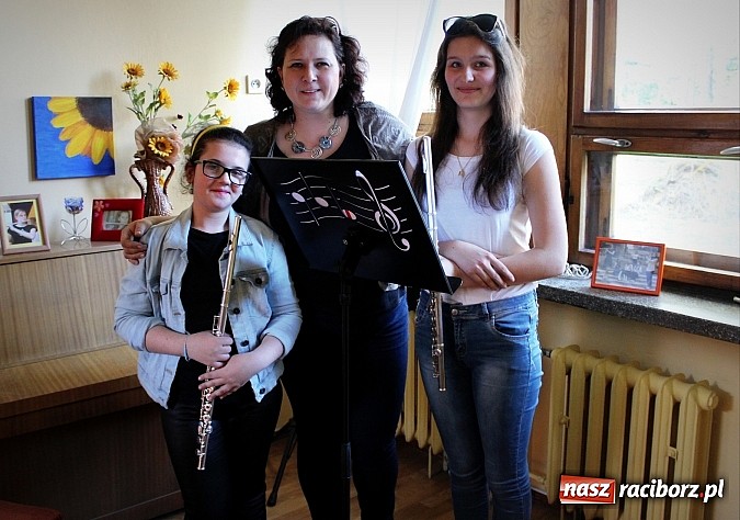 Zdjęcie w galerii na portalu naszraciborz.pl: Dzień otwarty w szkole muzycznej z bajką Kot w butach wiadomości z regionu