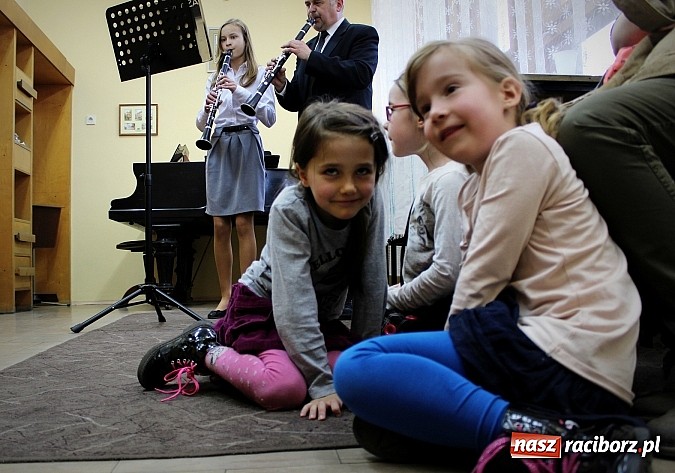 Zdjęcie w galerii na portalu naszraciborz.pl: Dzień otwarty w szkole muzycznej z bajką Kot w butach wiadomości z regionu