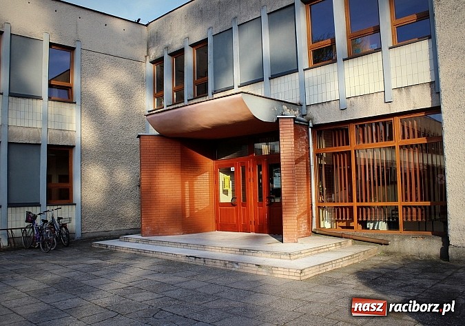 Zdjęcie w galerii na portalu naszraciborz.pl: Dzień otwarty w szkole muzycznej z bajką Kot w butach wiadomości z regionu