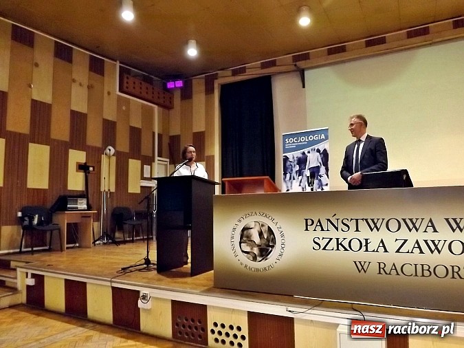 Zdjęcie w galerii na portalu naszraciborz.pl: Studenci PWSZ wysłuchali wykładu prezydenta wiadomości z regionu