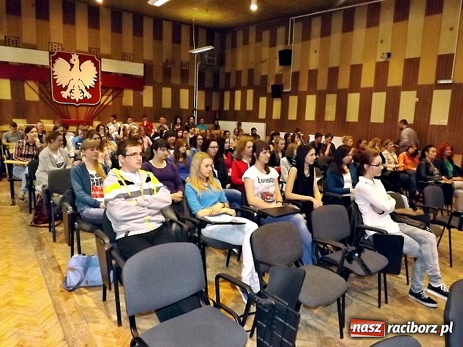 Zdjęcie w galerii na portalu naszraciborz.pl: Studenci PWSZ wysłuchali wykładu prezydenta wiadomości z regionu