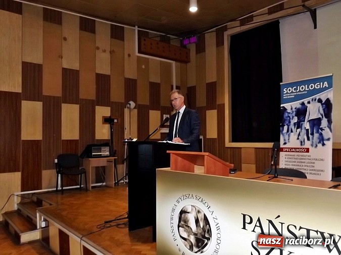 Zdjęcie w galerii na portalu naszraciborz.pl: Studenci PWSZ wysłuchali wykładu prezydenta wiadomości z regionu