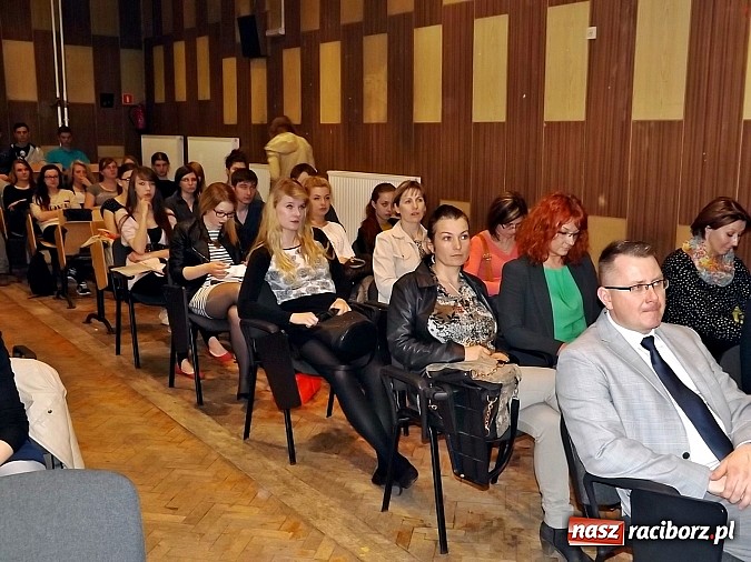 Zdjęcie w galerii na portalu naszraciborz.pl: Studenci PWSZ wysłuchali wykładu prezydenta wiadomości z regionu