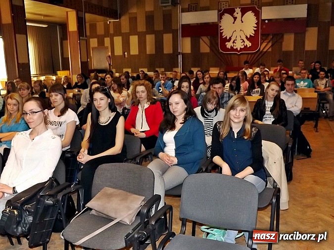 Zdjęcie w galerii na portalu naszraciborz.pl: Studenci PWSZ wysłuchali wykładu prezydenta wiadomości z regionu