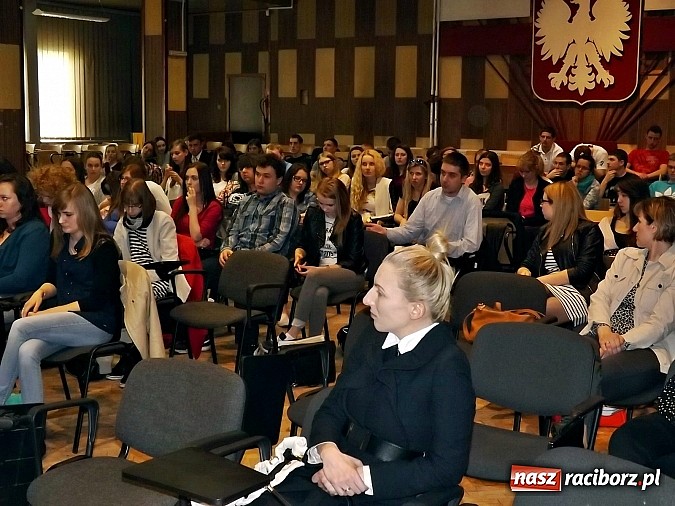 Zdjęcie w galerii na portalu naszraciborz.pl: Studenci PWSZ wysłuchali wykładu prezydenta wiadomości z regionu