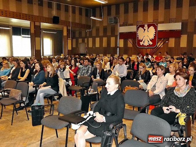 Zdjęcie w galerii na portalu naszraciborz.pl: Studenci PWSZ wysłuchali wykładu prezydenta wiadomości z regionu