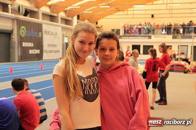 Zdjęcie w galerii na portalu naszraciborz.pl: Pierwsze oficjalne lekkoatletyczne zawody na nowej hali ZSOMS w Raciborzu   wiadomości z regionu