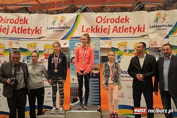 Zdjęcie w galerii na portalu naszraciborz.pl: Pierwsze oficjalne lekkoatletyczne zawody na nowej hali ZSOMS w Raciborzu   wiadomości z regionu