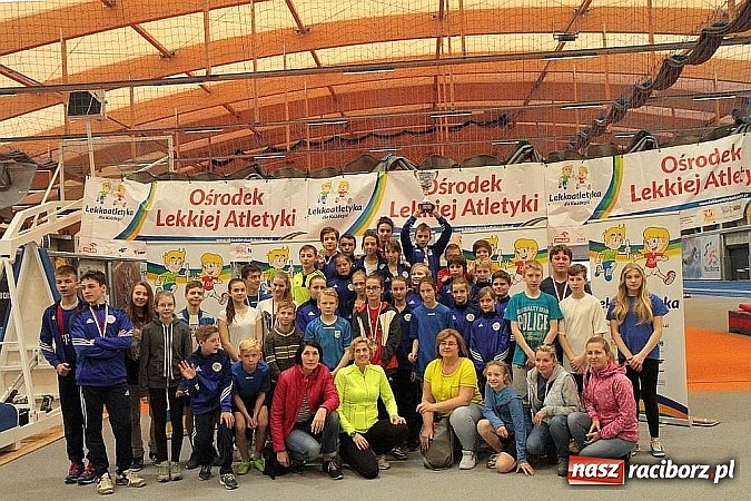 Zdjęcie w galerii na portalu naszraciborz.pl: Pierwsze oficjalne lekkoatletyczne zawody na nowej hali ZSOMS w Raciborzu   wiadomości z regionu