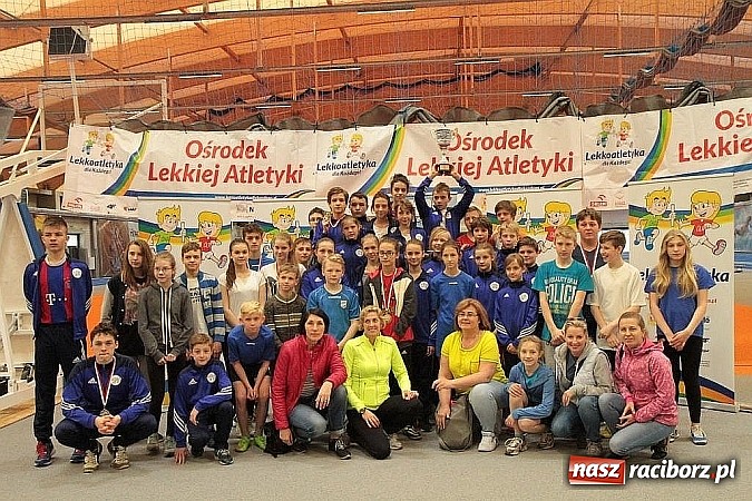 Zdjęcie w galerii na portalu naszraciborz.pl: Pierwsze oficjalne lekkoatletyczne zawody na nowej hali ZSOMS w Raciborzu   wiadomości z regionu