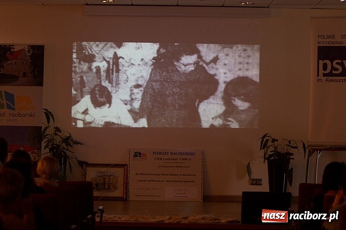 Zdjęcie w galerii na portalu naszraciborz.pl: Jubileusz Młodzieżowego Domu Kultury na Zamku Piastowskim wiadomości z regionu