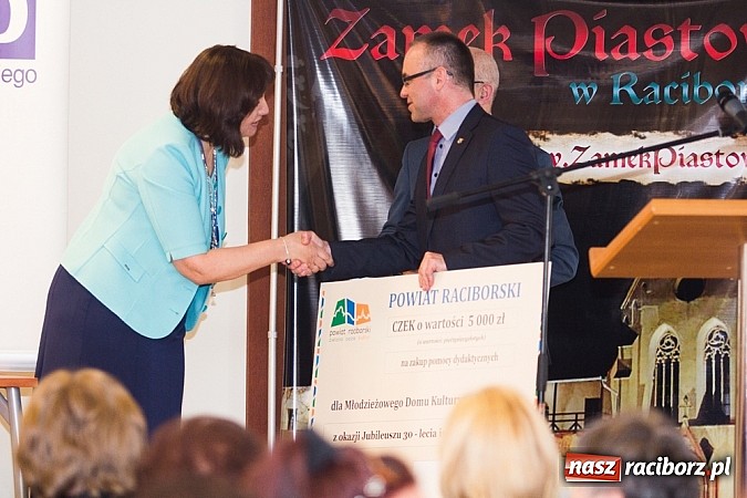 Zdjęcie w galerii na portalu naszraciborz.pl: Jubileusz Młodzieżowego Domu Kultury na Zamku Piastowskim wiadomości z regionu