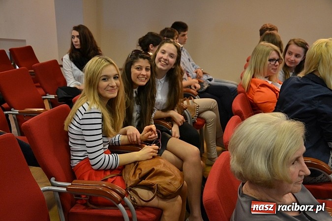 Zdjęcie w galerii na portalu naszraciborz.pl: Jubileusz Młodzieżowego Domu Kultury na Zamku Piastowskim wiadomości z regionu