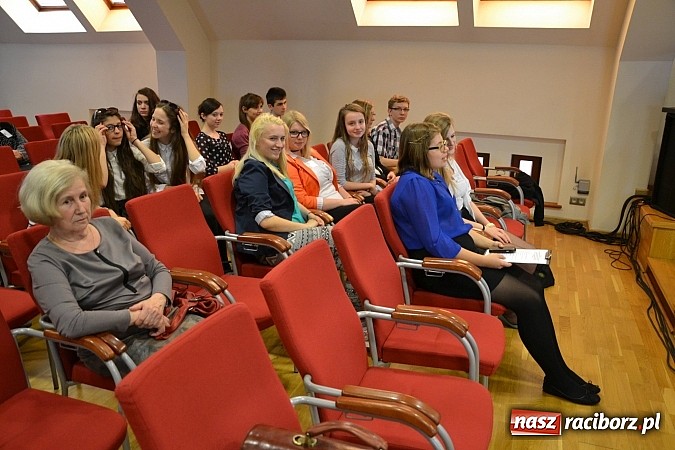 Zdjęcie w galerii na portalu naszraciborz.pl: Jubileusz Młodzieżowego Domu Kultury na Zamku Piastowskim wiadomości z regionu