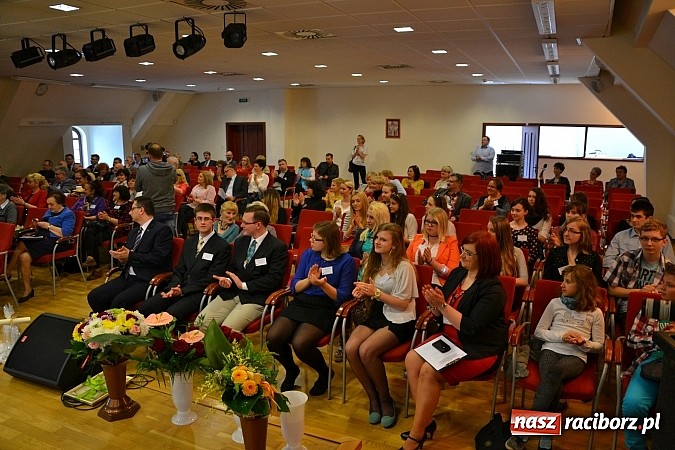 Zdjęcie w galerii na portalu naszraciborz.pl: Jubileusz Młodzieżowego Domu Kultury na Zamku Piastowskim wiadomości z regionu